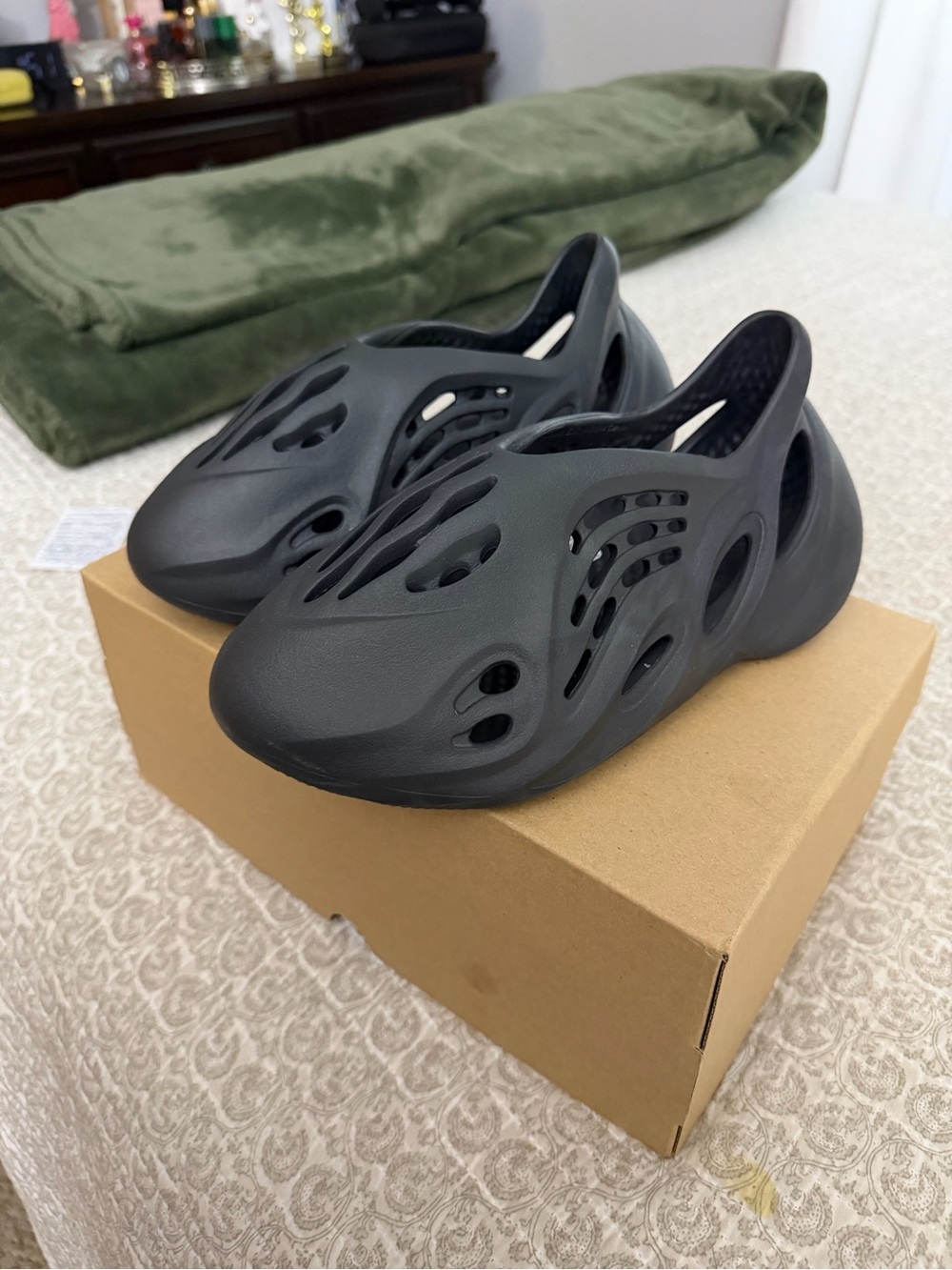 Yeezys Foam Runner